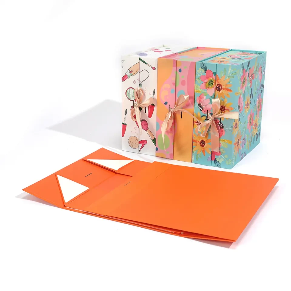 Cardboard Magnetic Closure Packaging Box